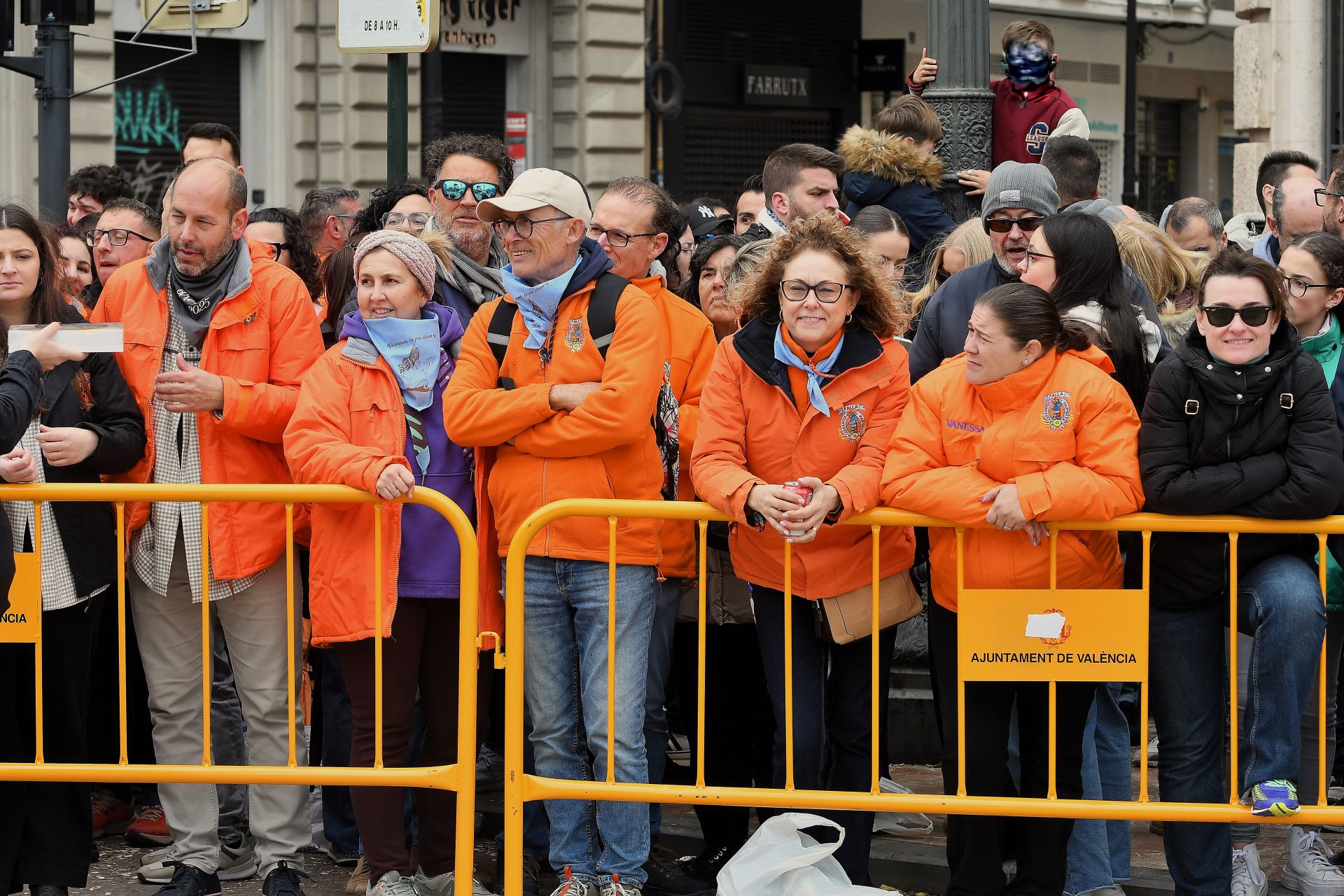 FOTOS | Búscate en la mascletà del domingo 2 de marzo