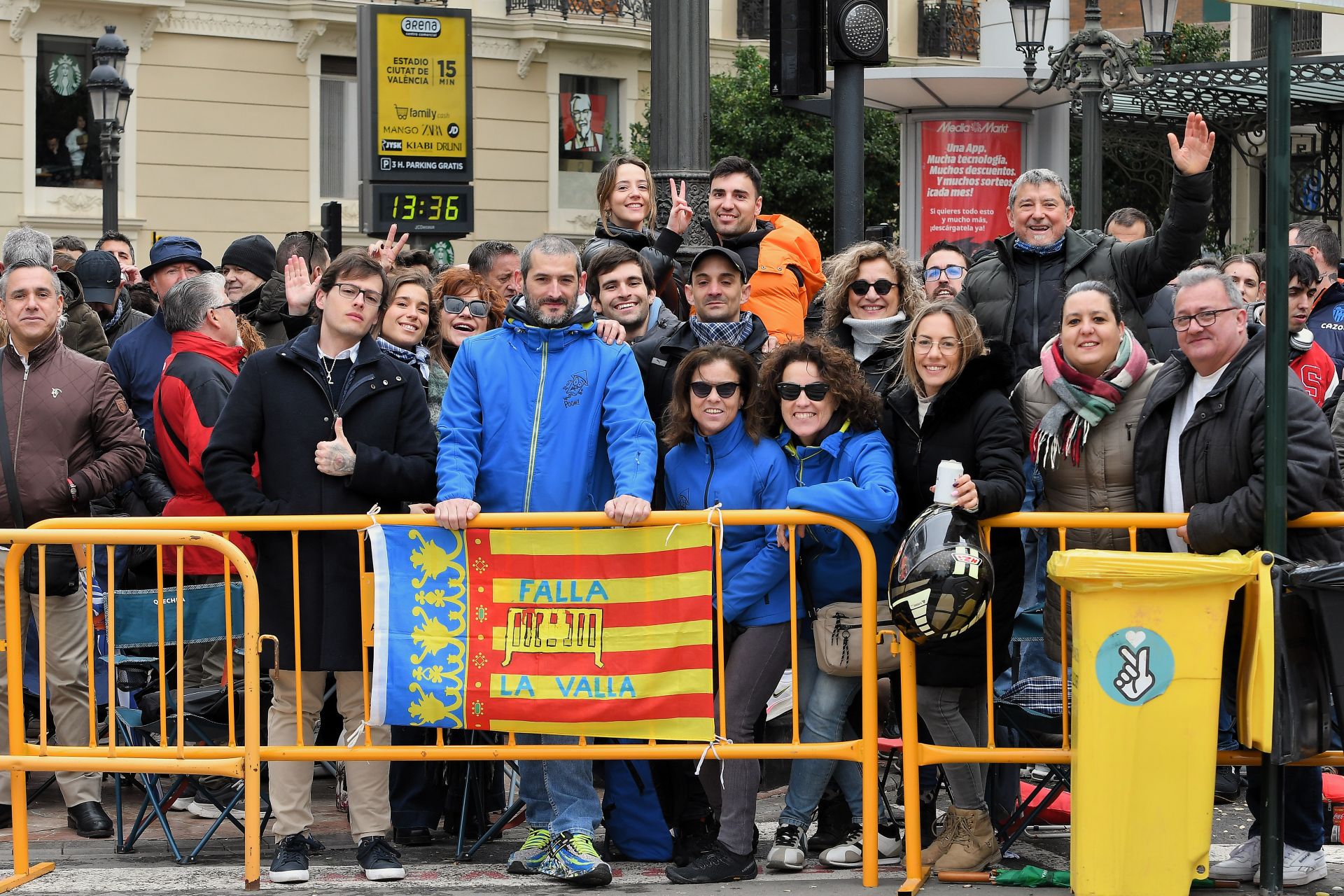 FOTOS | Búscate en la mascletà del domingo 2 de marzo
