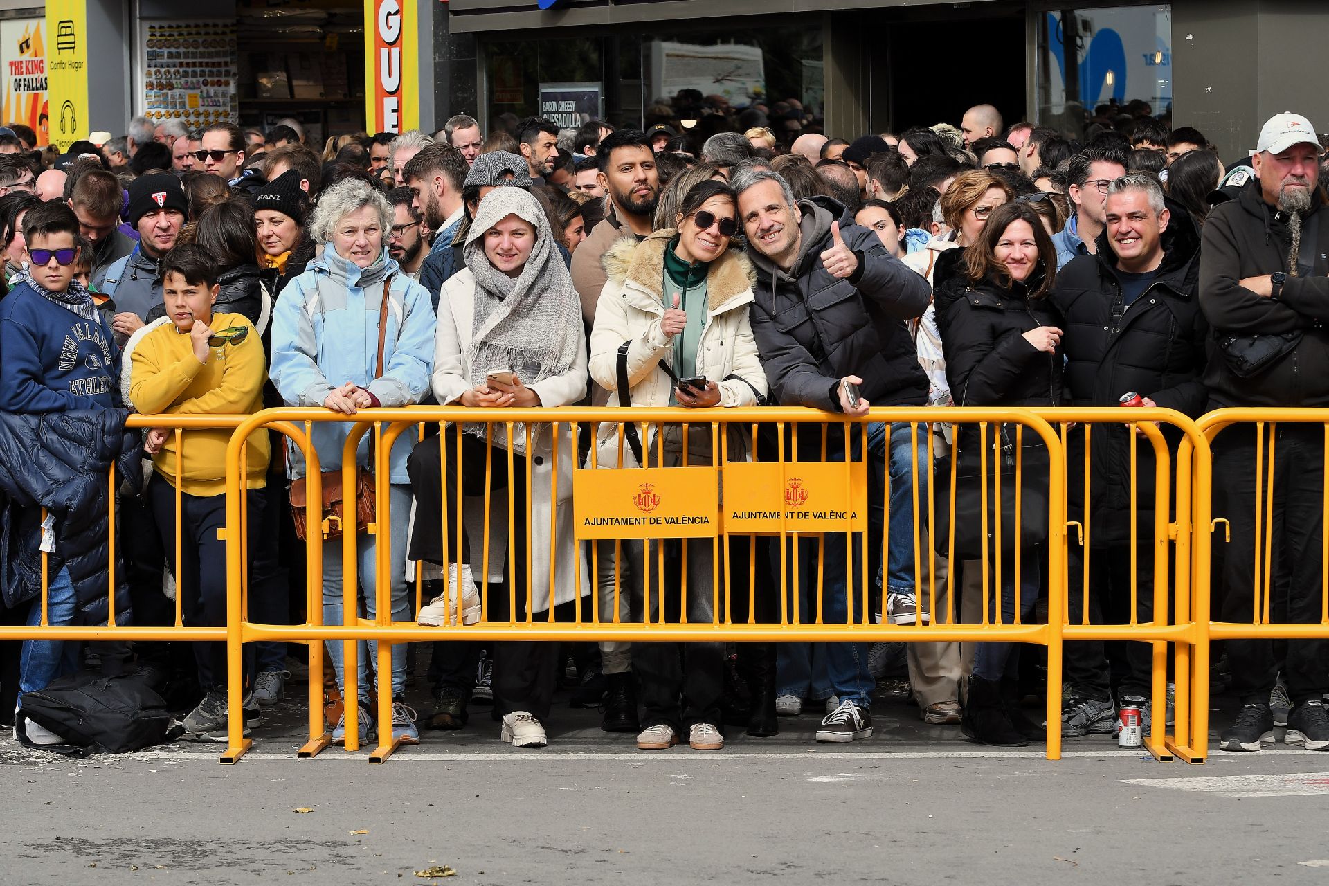 FOTOS | Búscate en la mascletà del domingo 2 de marzo