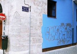 Pintadas vandálicas en el nuevo hotel Casa Vella de Valencia.