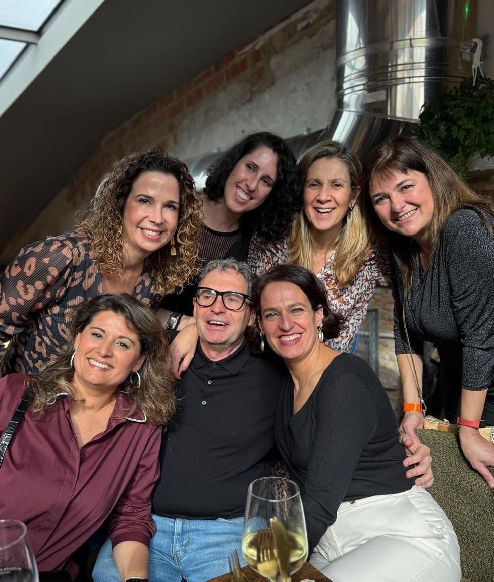 Merche Santosjuanes, Kika Cabrera, Juan Costa, Paula García, Inma Ribes, Laura Martí y Ana Tro.