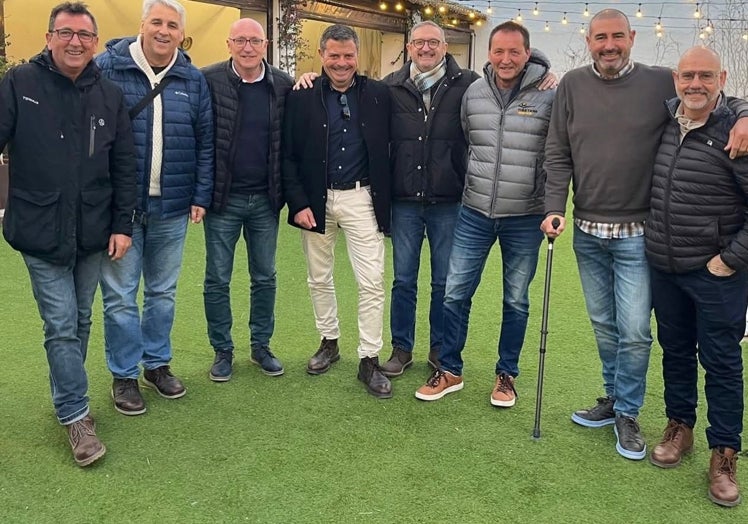 Grupo de voluntarios de Xàbia que prestaron auxilio a los afectados por las inundaciones.