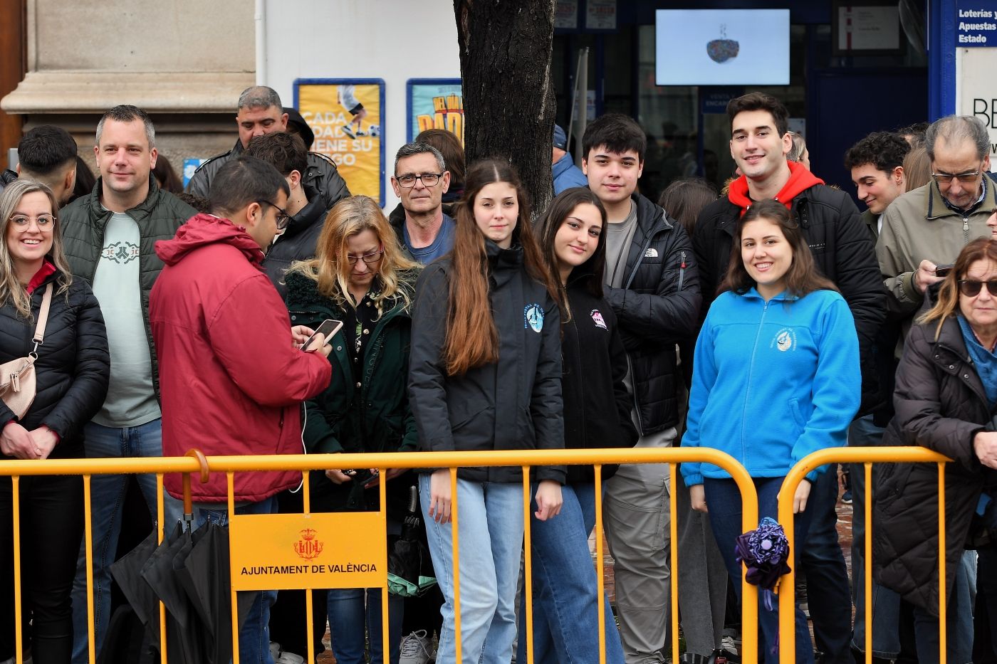 FOTOS | Búscate en la mascletà del lunes 3 de marzo