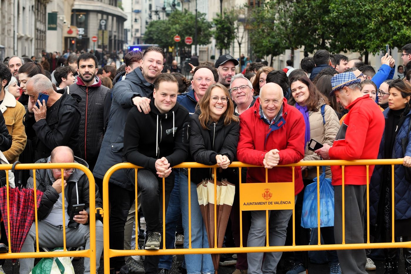 FOTOS | Búscate en la mascletà del lunes 3 de marzo