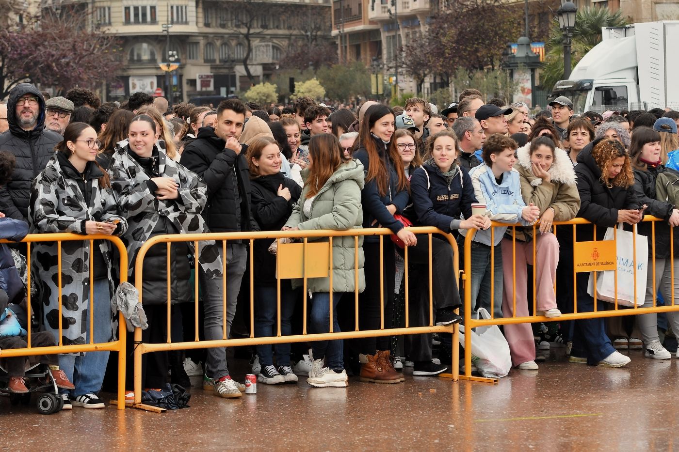 FOTOS | Búscate en la mascletà del lunes 3 de marzo