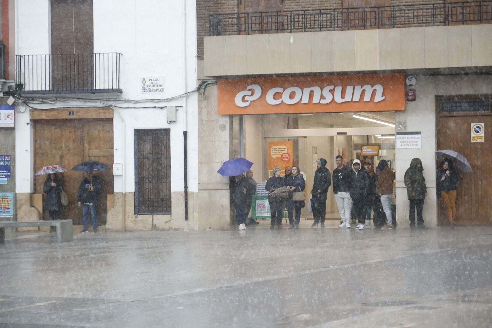 FOTOS | Las fuertes lluvias golpean la Comunitat Valenciana este lunes