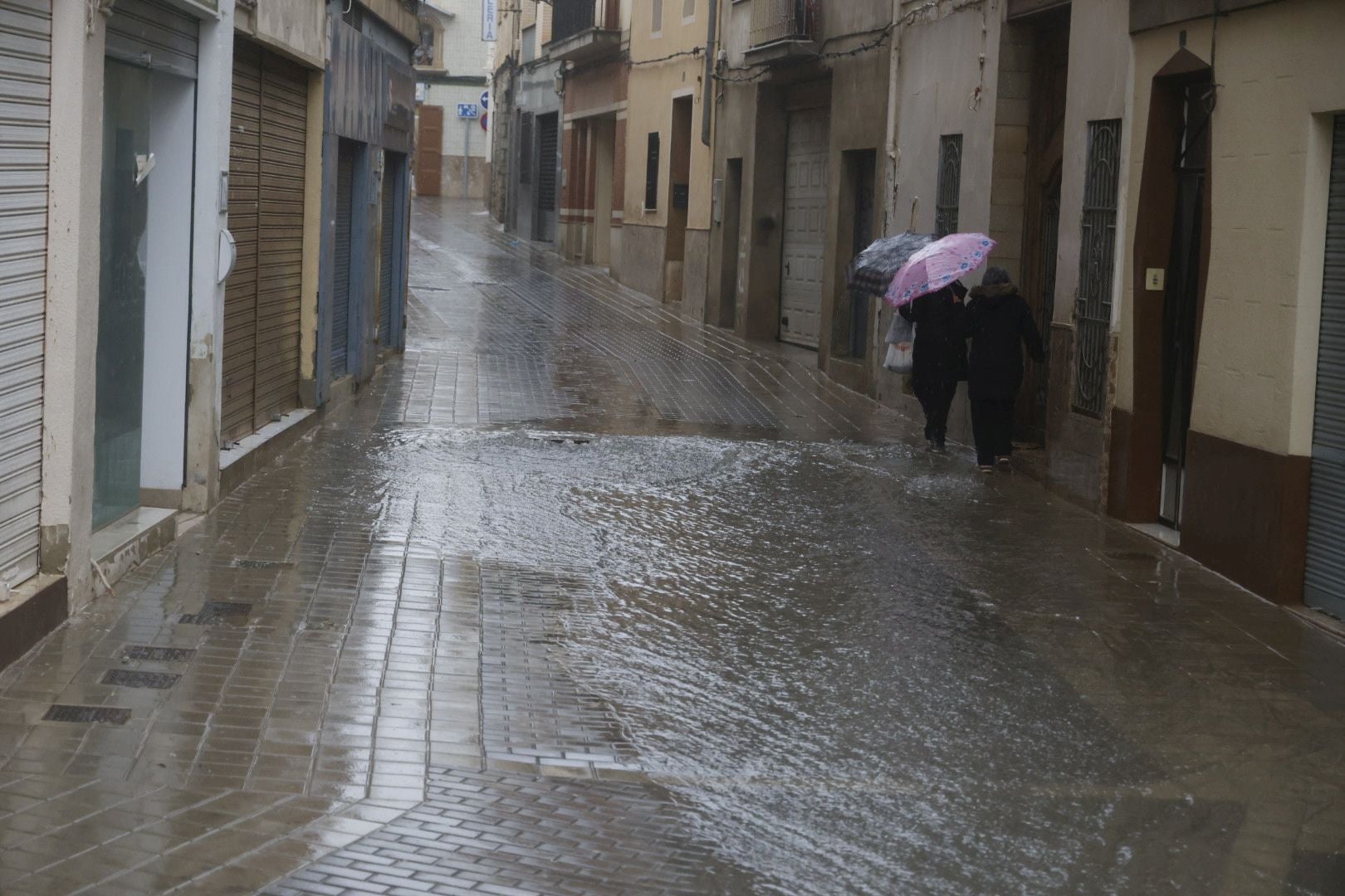 FOTOS | Las fuertes lluvias golpean la Comunitat Valenciana este lunes