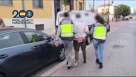 El hombre detenido en Puçol por los agentes de la Policía Nacional.