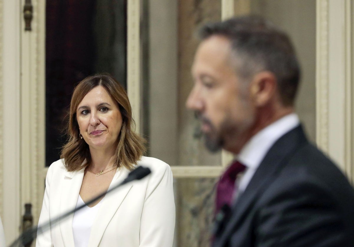 La alcaldesa Catalá y Juanma Badenas en un acto del Ayuntamiento de Valencia.