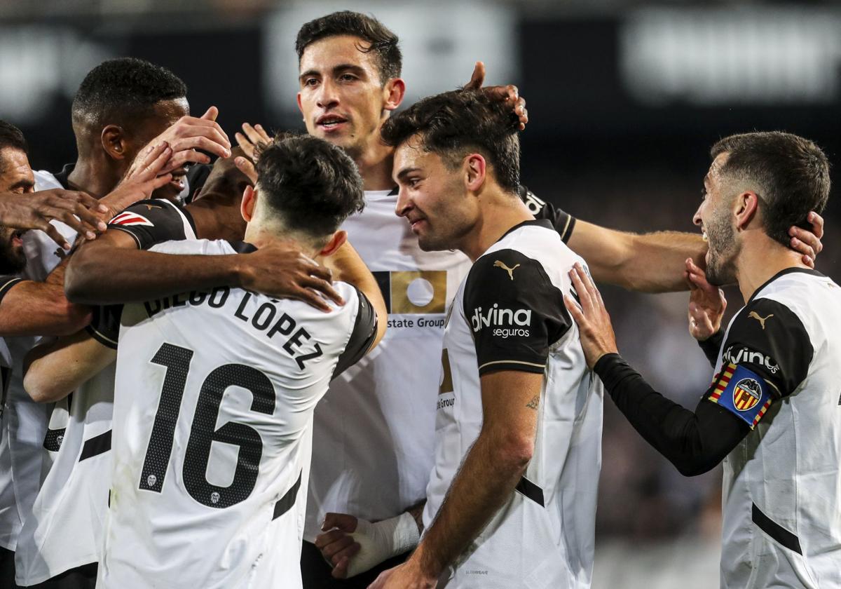 Celebración de un gol del Valencia, durante esta temporada.