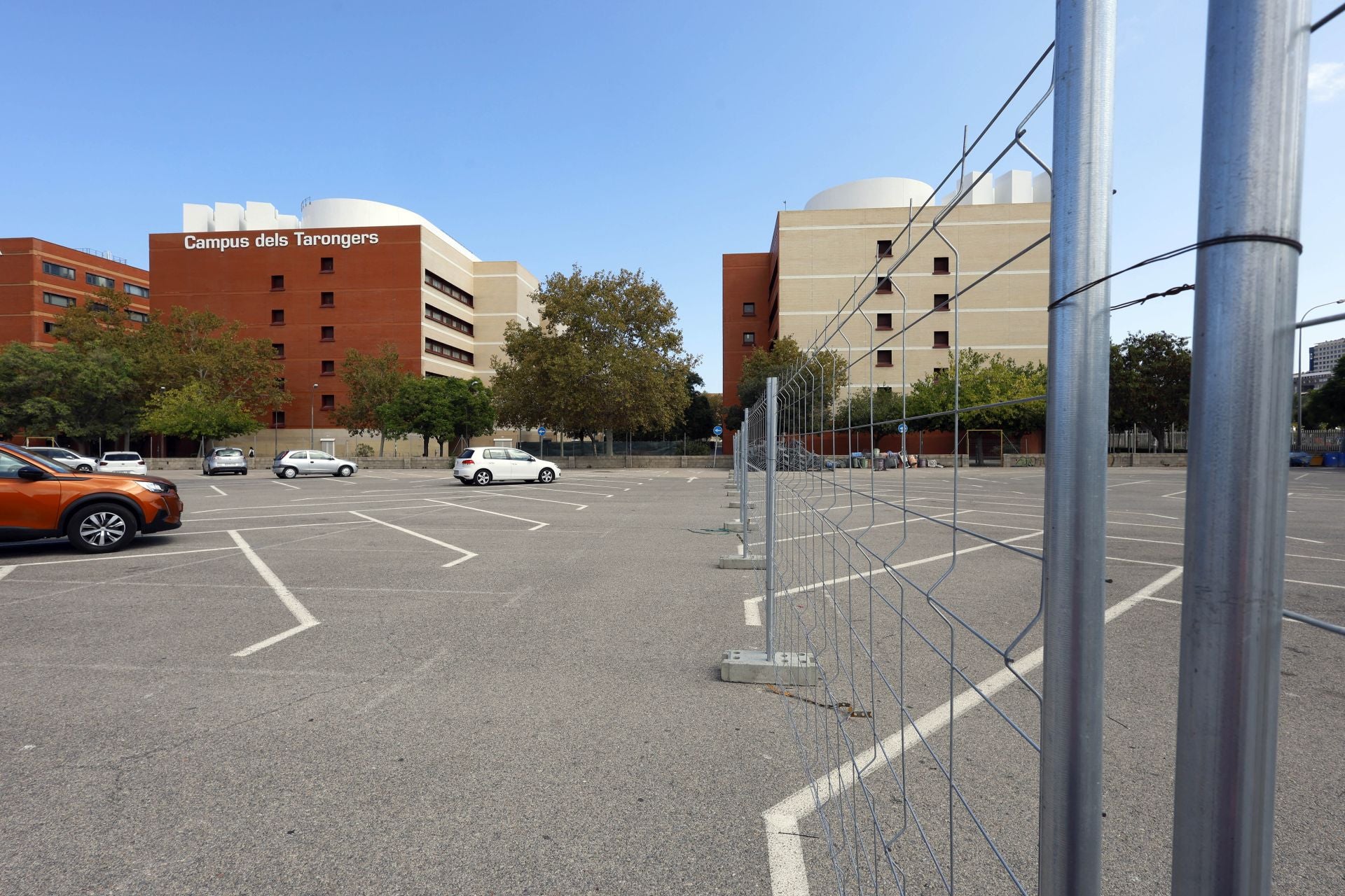 Campus de Tarongers, zona habilitada para estacionar en Fallas. Imagen de archivo.