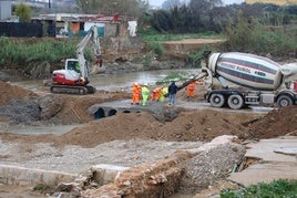 Obras en los puentes sobre el barranco en Cheste.