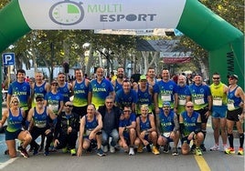 Miembros del Club Atletismo Ajos Xátiva, tras terminar una carrera.