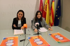 La edil María José Garcia y la presidenta de la asociación, Paula García.