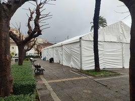 Montaje de una de las carpas en Alzira.