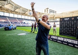 Julián Calero en su presentación como entrenador en el Ciutat