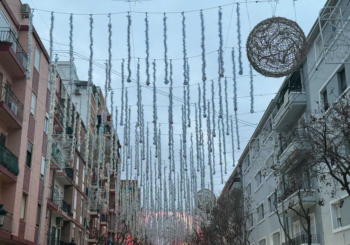 Montaje de luces en Duque de Gaeta-Pobla de Farnals.