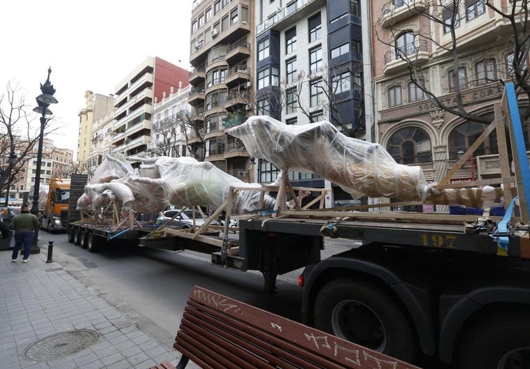 Llegada de las primeras piezas para la plantà.