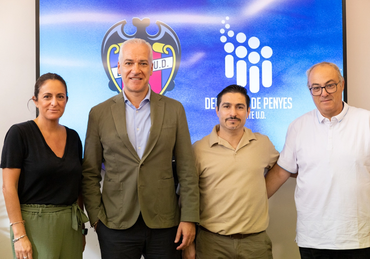 Encuentro en un acto anterior entre representantes del club y de la Delegación