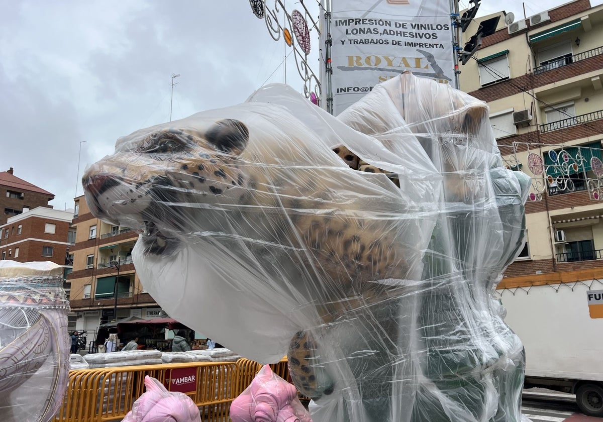 Uno de los elementos que este sábado han sido trasladados a la calle Monestir de Poble.