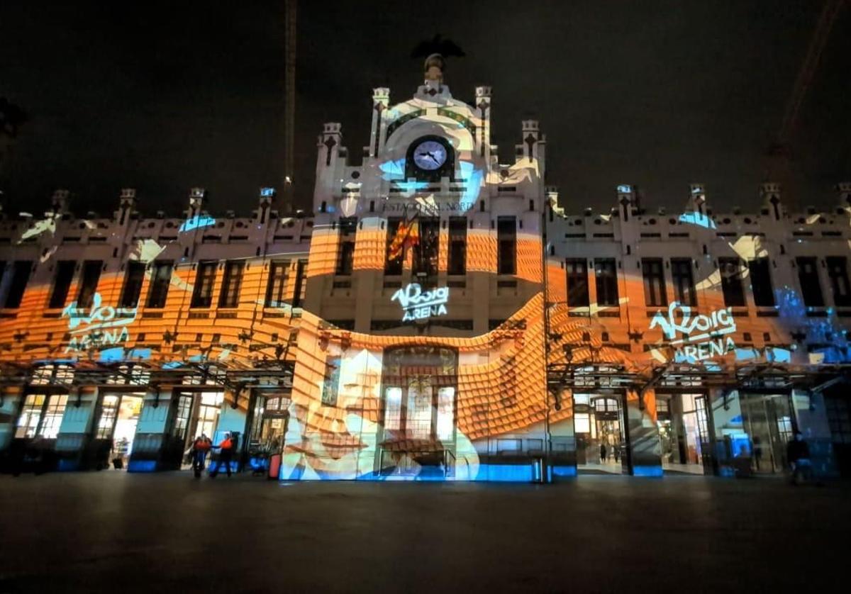 Fachada de la Estación del Nord, con el videomapping.