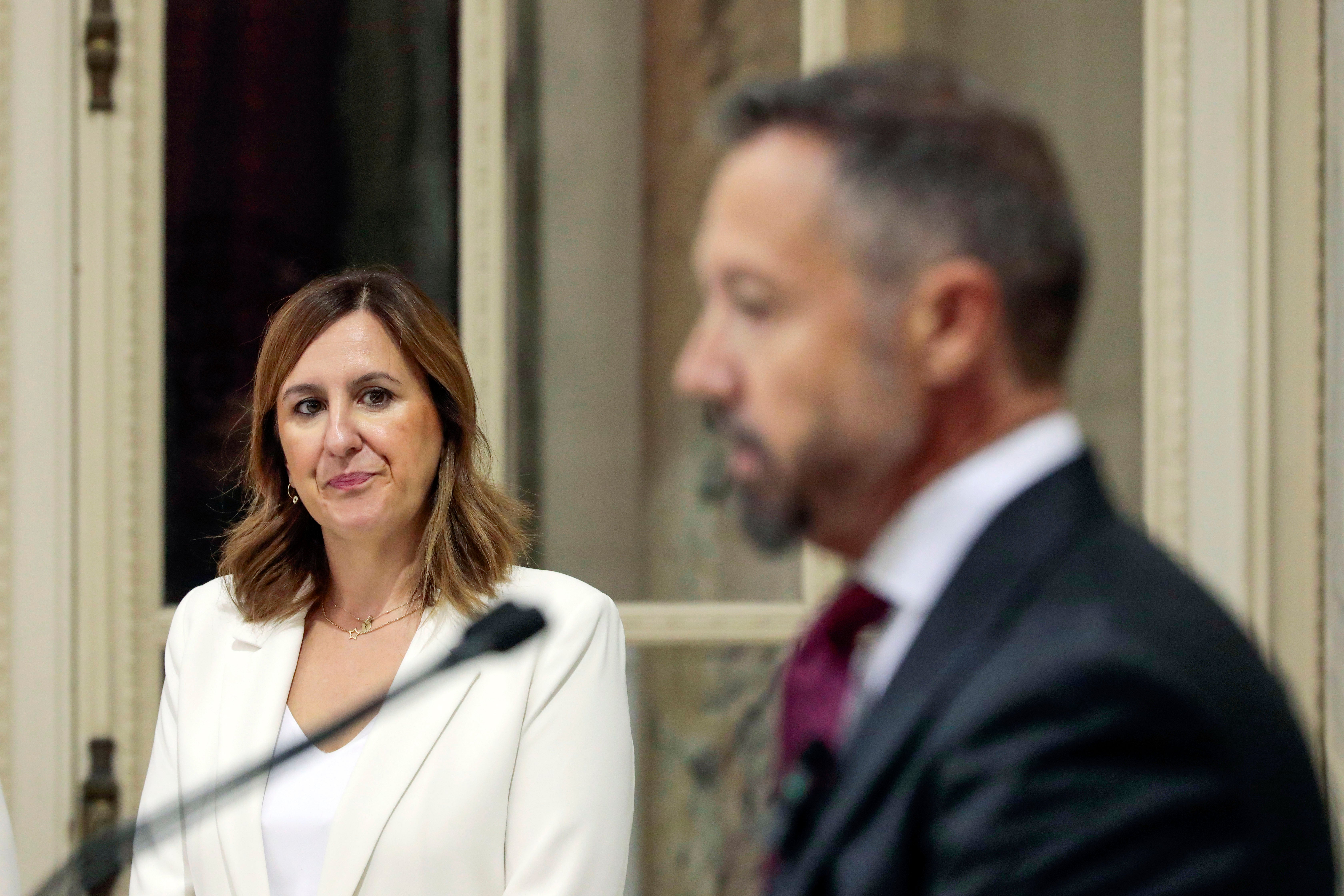 Catalá observa a Badenas tras el pacto PP-Vox para la gobernabilidad del Ayuntamiento de Valencia en octubre de 2023.