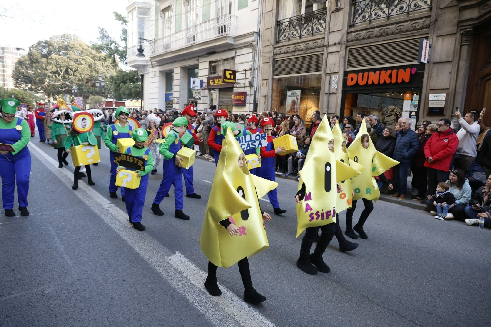 La Cabalgata del Ninot 2025, en imágenes