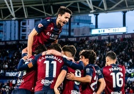 El equipo levantinista celebra uno de los goles al Cartagena