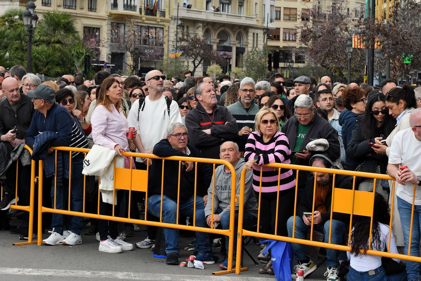 Búscate en la mascletà del lunes 10 de marzo