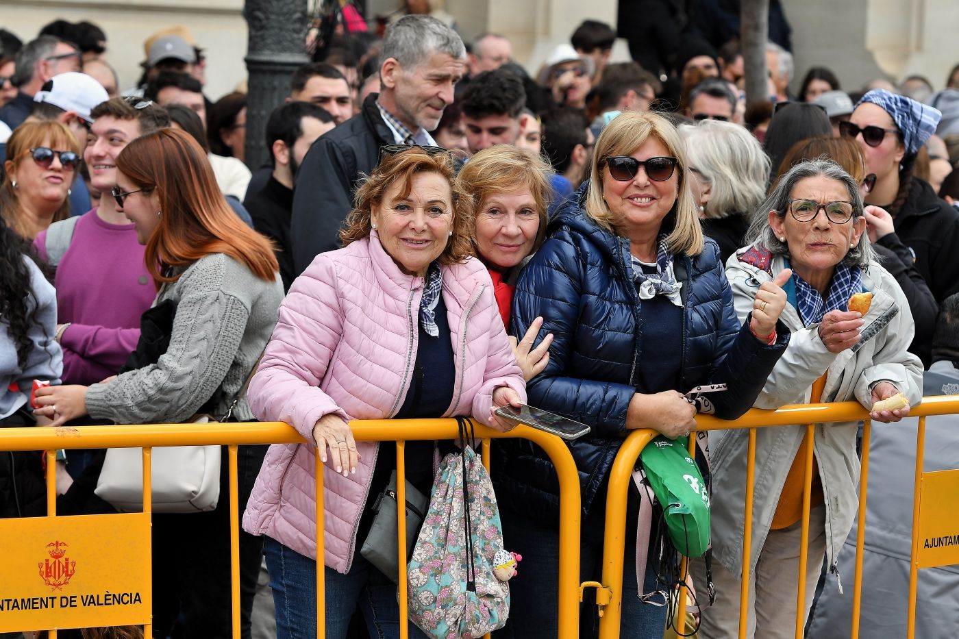 Búscate en la mascletà del lunes 10 de marzo