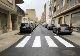 La calle América, tras la intervención en el alcantarillado.