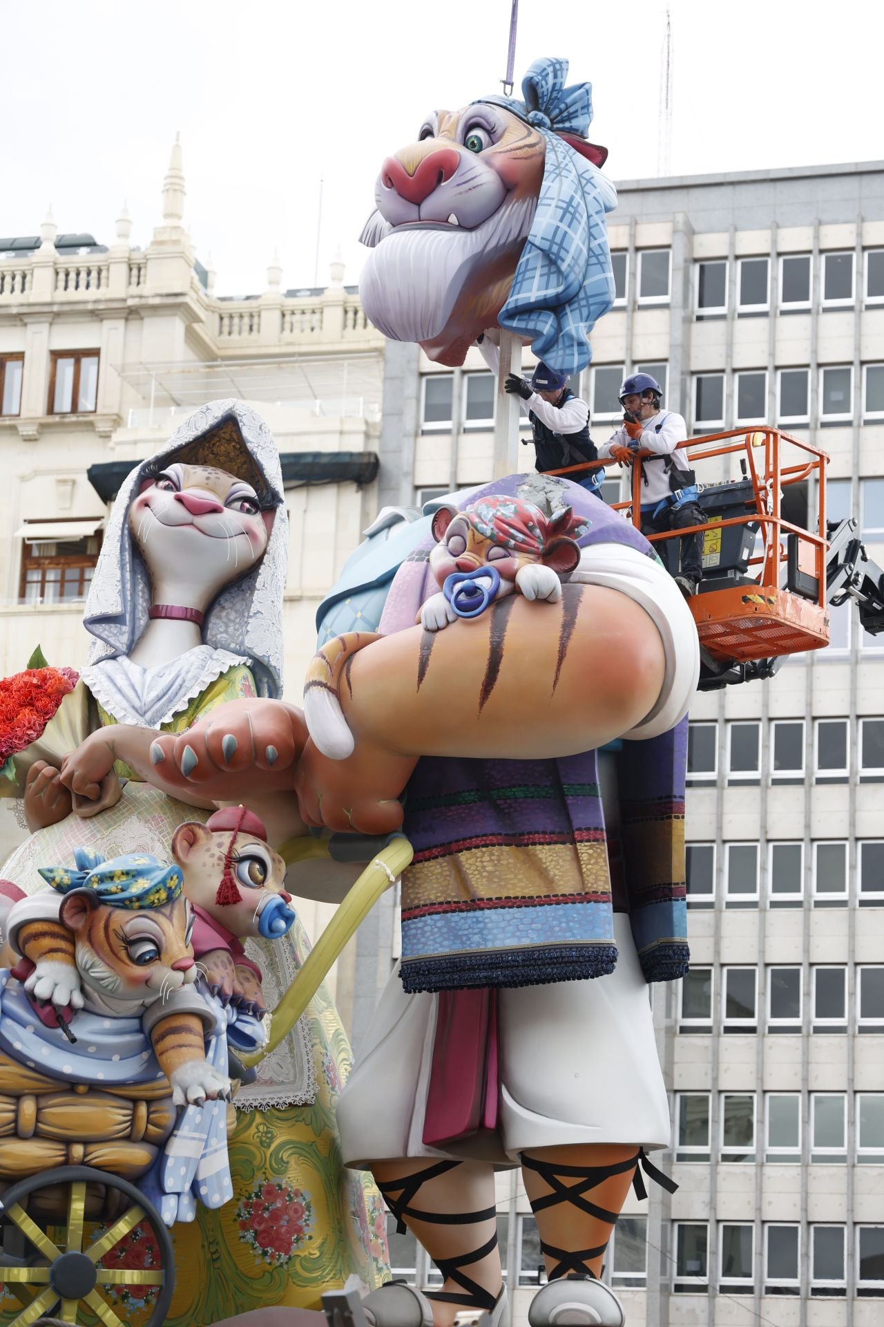 Plantà falla Plaza Ayuntamiento