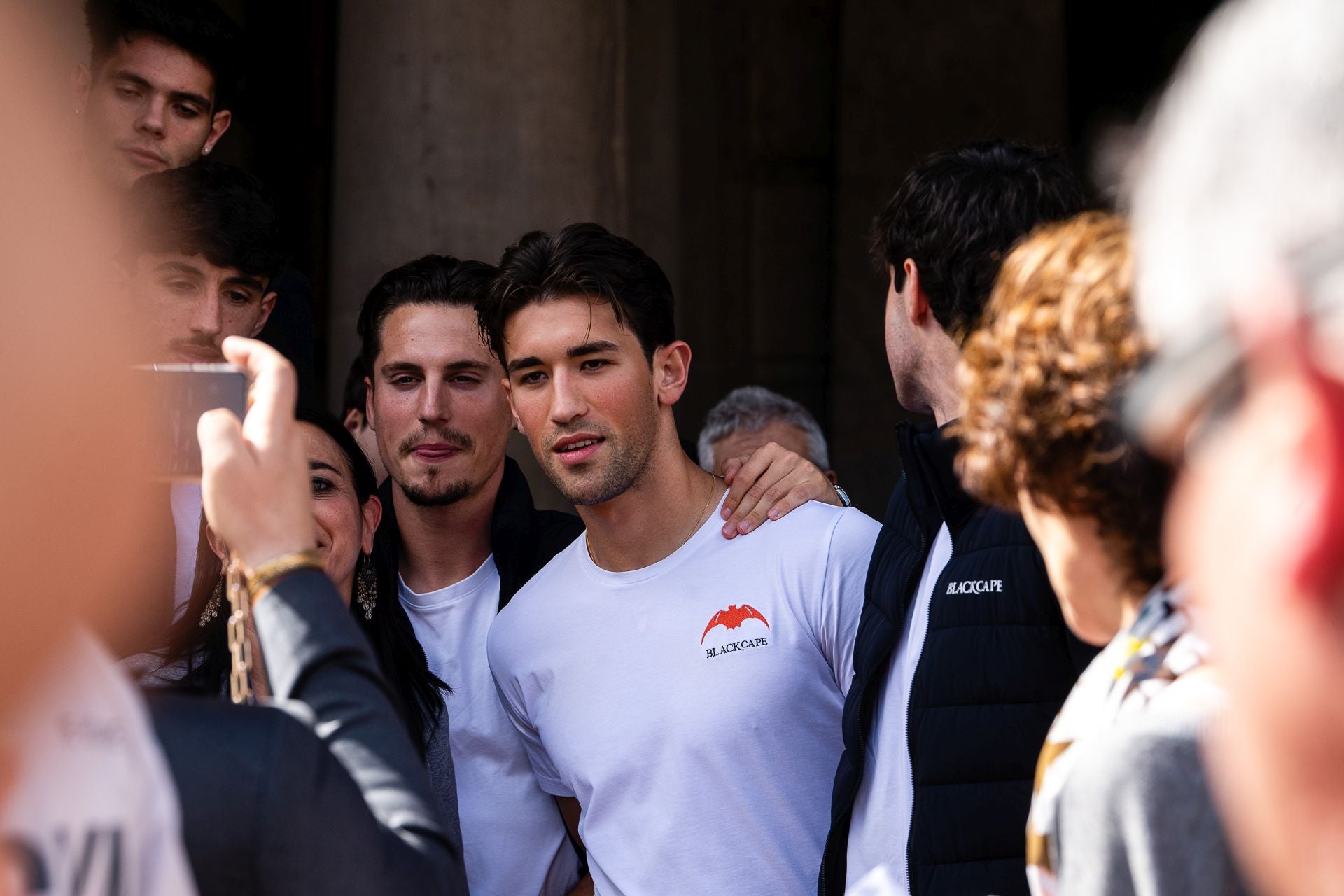 FOTOS | El Valencia CF disfruta de la mascletà de hoy en el balcón del Ayuntamiento