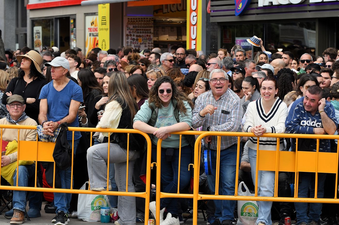 FOTOS | Búscate en la mascletà del martes 11 de marzo