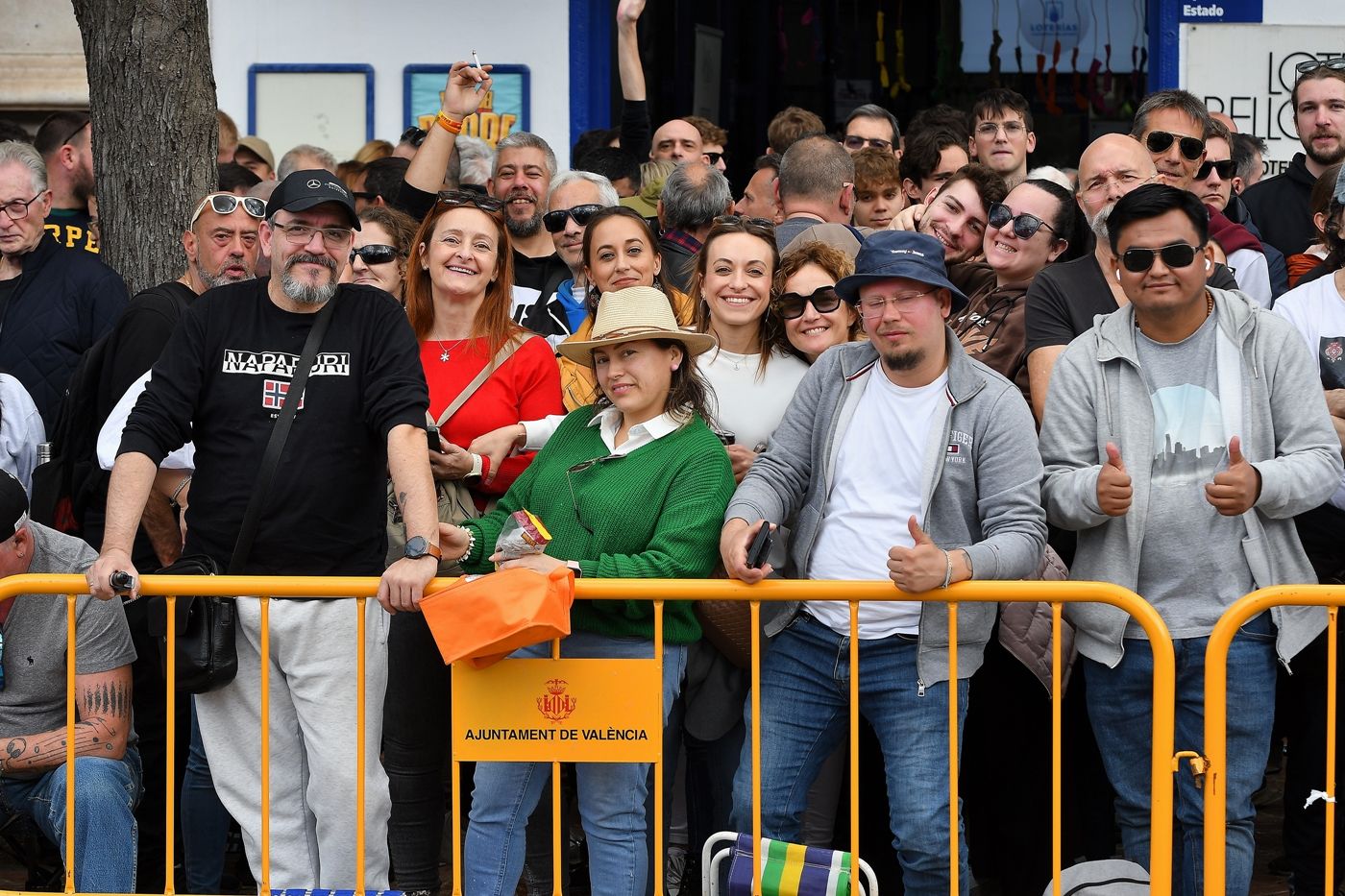 FOTOS | Búscate en la mascletà del martes 11 de marzo