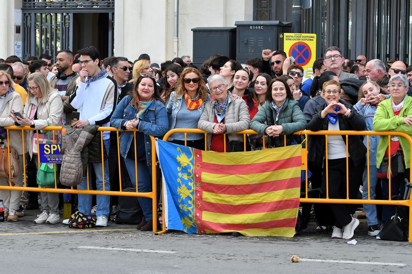 FOTOS | Búscate en la mascletà del martes 11 de marzo