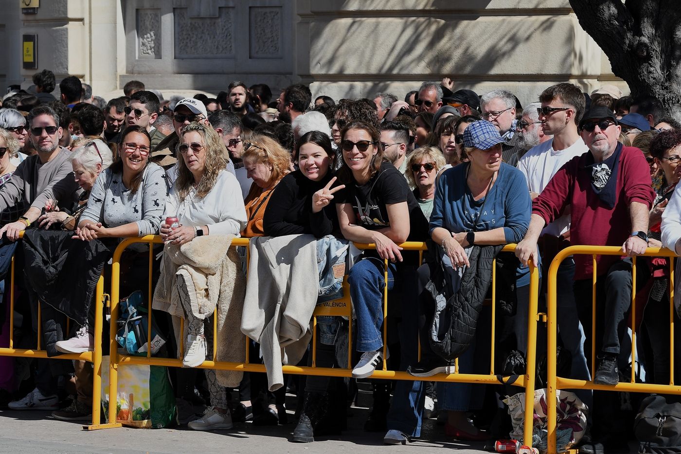 FOTOS | Búscate en la mascletà del martes 11 de marzo