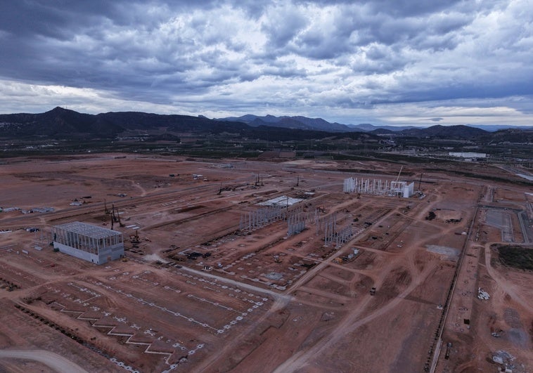 Vista aérea frontal de las obras de la gigafactoría en Sagunto.