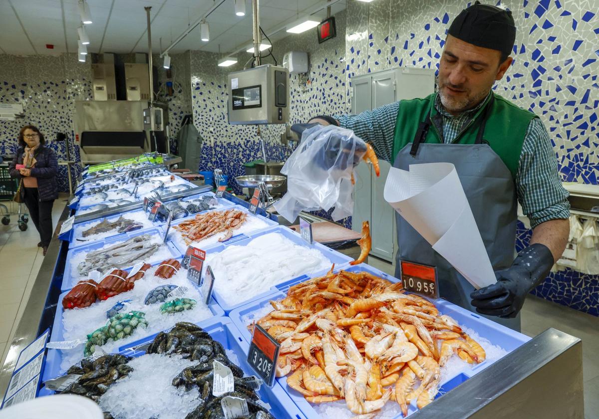 Un trabajador de Mercadona, en una imagen de archivo.