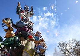 Mascletà en la plaza del Ayuntamiento de Valencia, este miércoles.