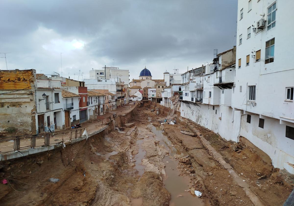 La calle Buñol, a la izquierda, una de las que serán reurbanizadas por completo.