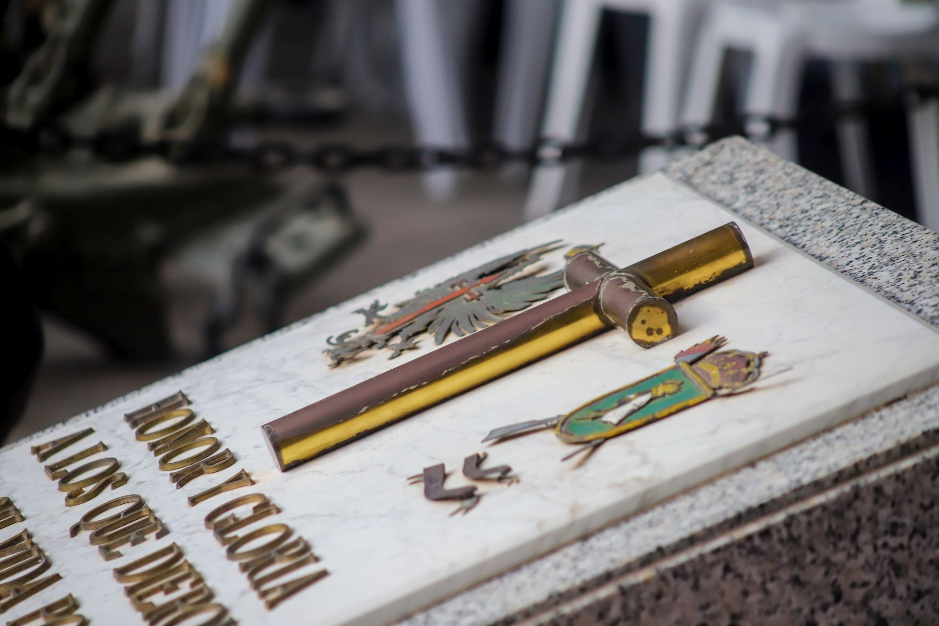 FOTOS | La falla de las Fuerzas Armadas y la Guardia Civil homenajea al pueblo valenciano