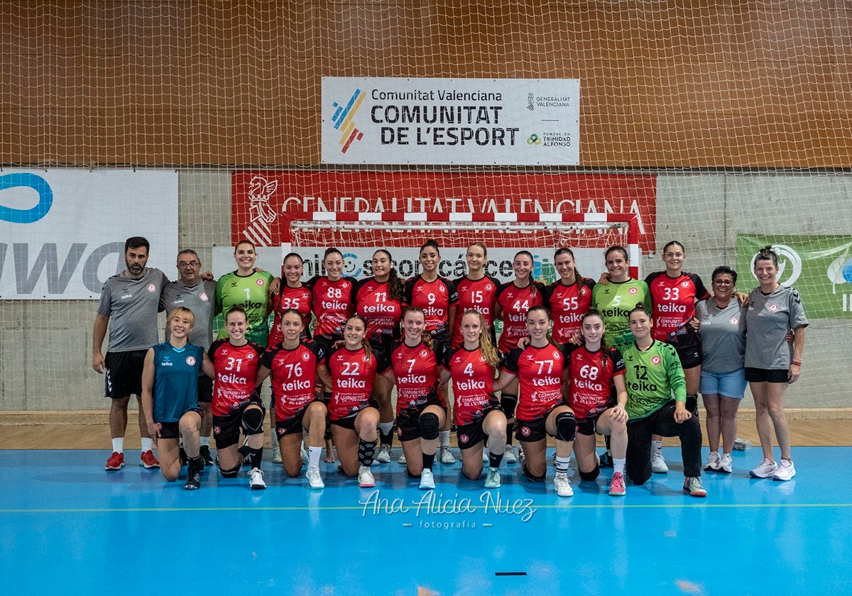 Jugadoras del Mrvedre, que este fin de semana debuta en la Copa de la Reina.