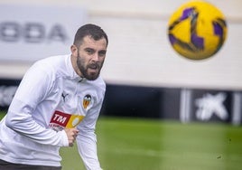 Luis Rioja, en un entrenamiento del Valencia.