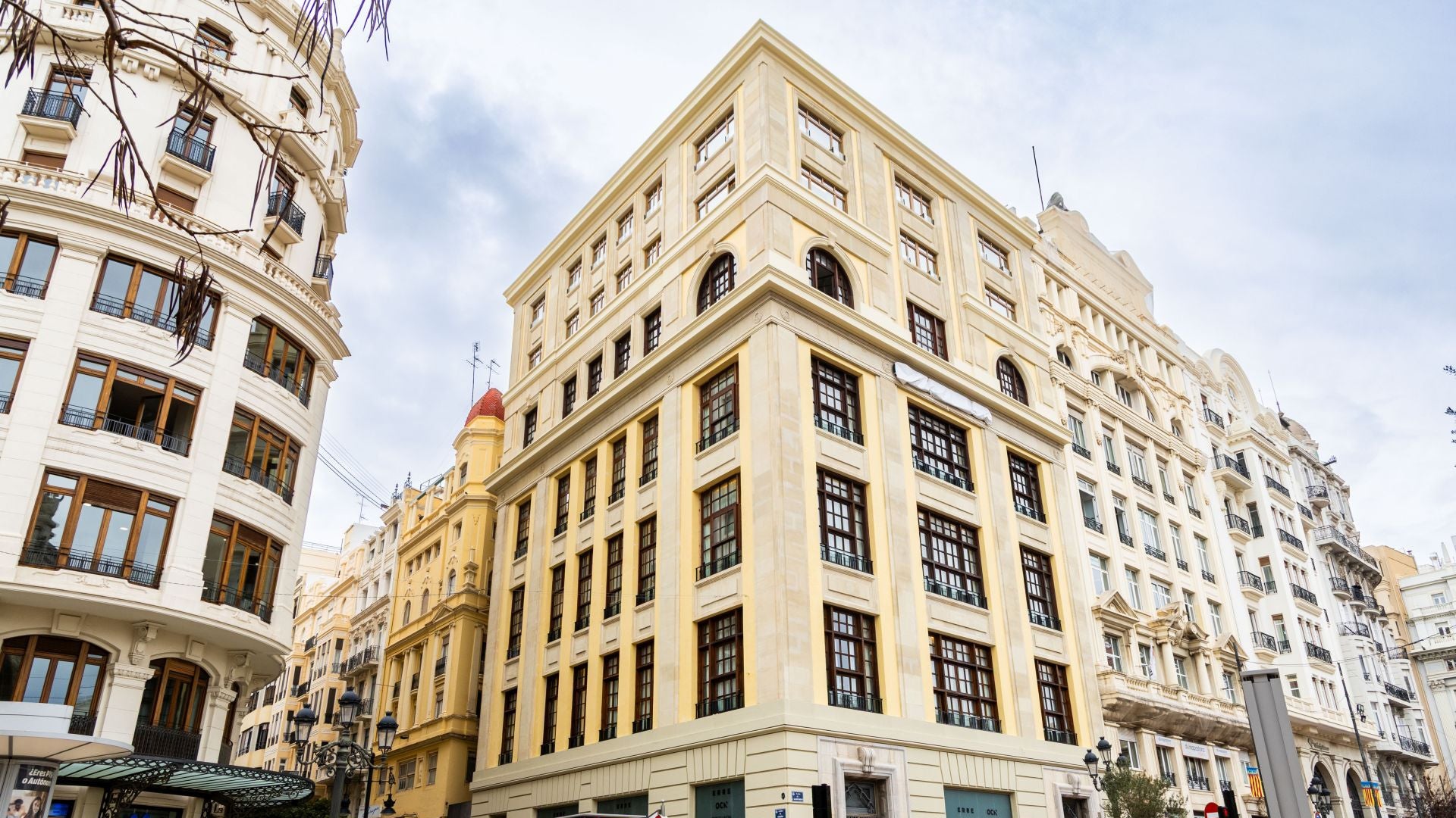 El hotel de lujo de la plaza del Ayuntamiento, al descubierto