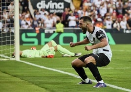 Luis Rioja celebra su gol ante el Girona.