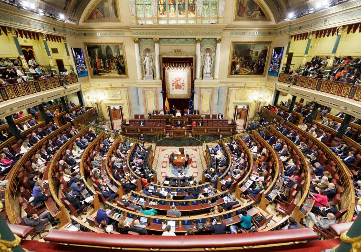 La izquierda corea en el pleno del Congreso: «Mazón dimisión»