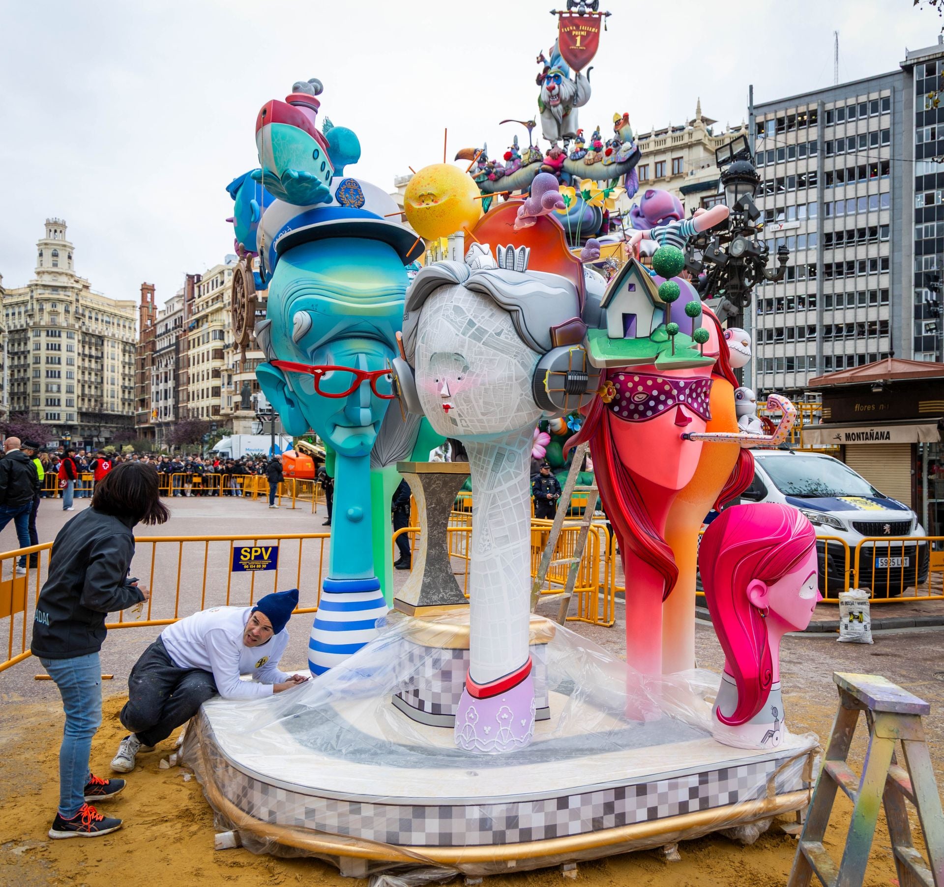 FOTOS | Plantà de la falla infantil municipal 2025