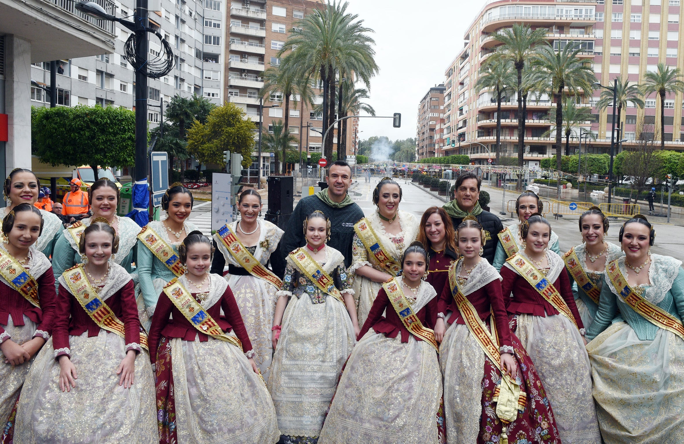 Imagen principal - La lluvia complica la plantà en Alzira