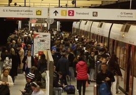 Andén de la estación de Ángel Guimerá, este viernes.